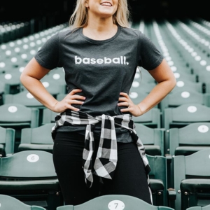 Baseball t-shirt in grey with flannel tied around waist